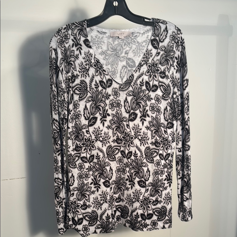Floral Black and White v neck women’s Top